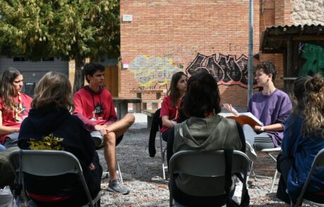Monis participants d'un taller durant la Monifesta't 2023